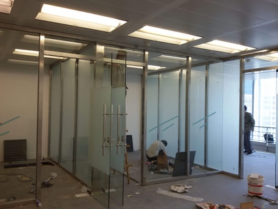 東麗區玻璃隔斷行業領袖 專業品質與創新服務的典范